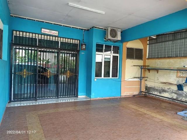 Terraced House for sale in Malaka
