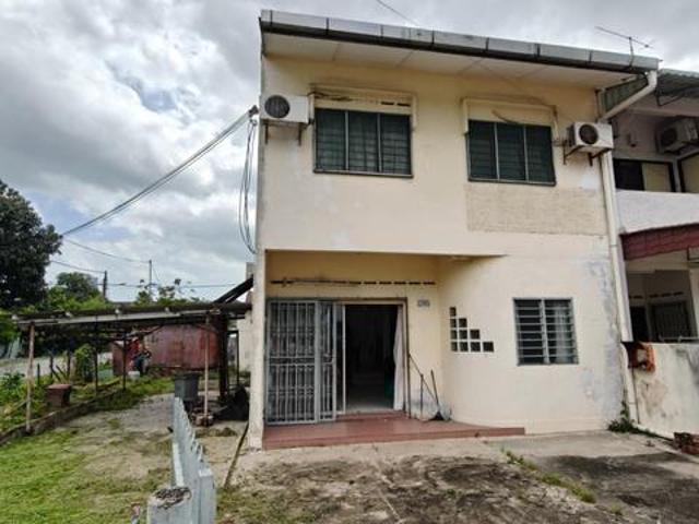 Terraced House for sale in Malaka