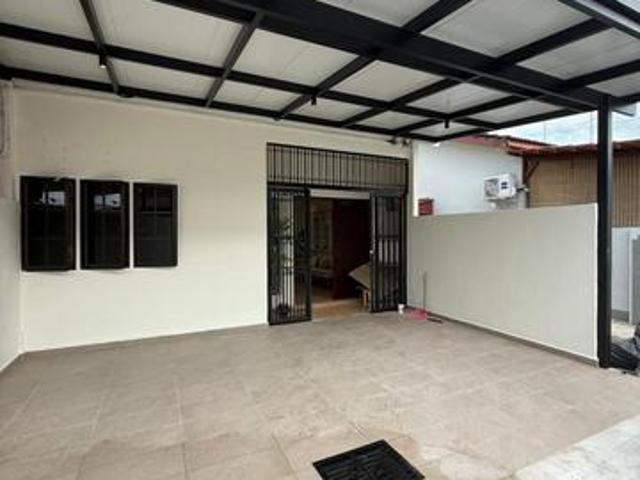 Terraced House for sale in Malaka