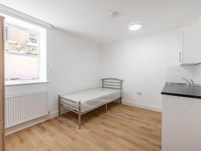 Studio for rent in London Borough of Ealing, Greater London
