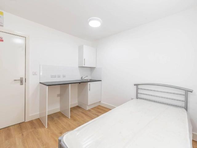 Studio for rent in London Borough of Ealing, Greater London