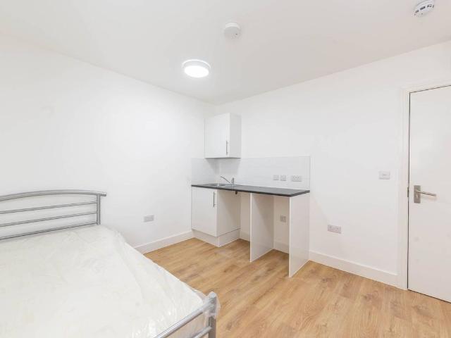 Studio for rent in London Borough of Ealing, Greater London