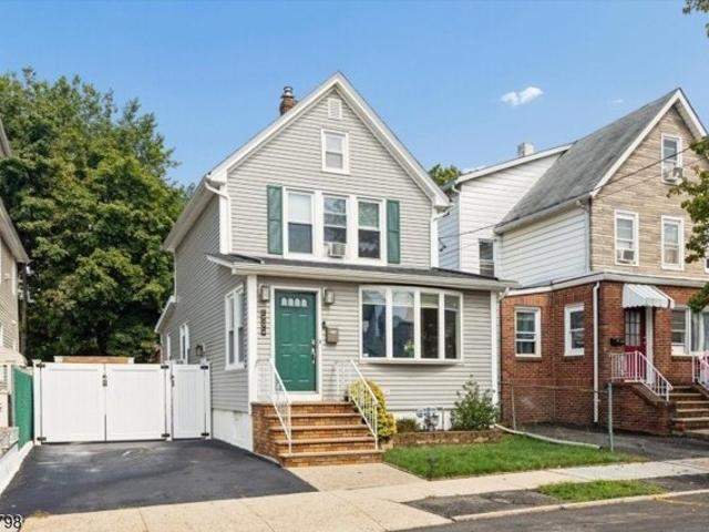House for sale in Lyndhurst, New Jersey