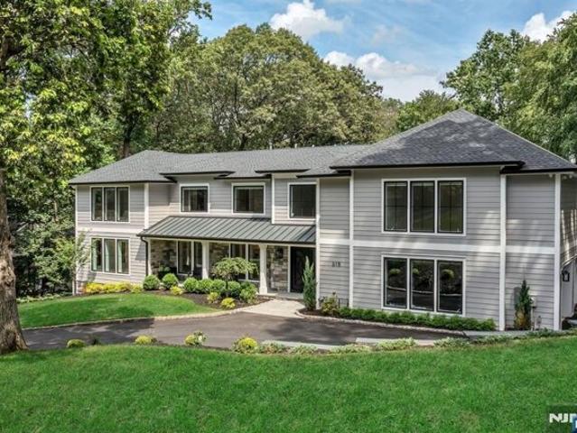 House for sale in Franklin Lakes