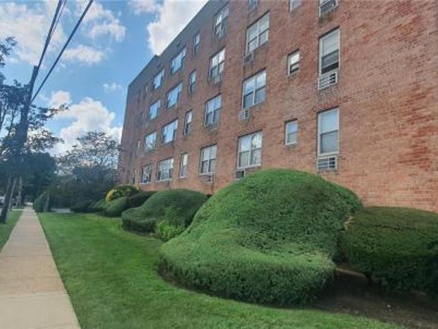 Apartment for sale in Nassau, New York