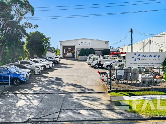 Warehouse for rent in Toombul, Queensland