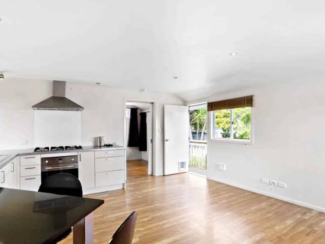 Apartment for rent in Birkdale, Kaipātiki
