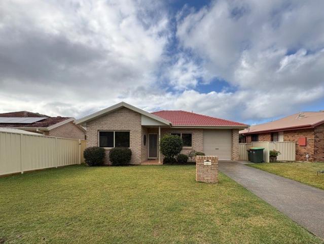 Townhouse for rent in Old Bar, New South Wales