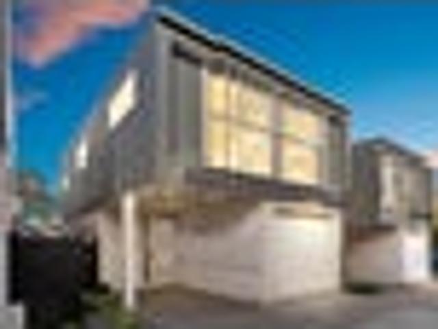 House for sale in Eastern Beach, Howick