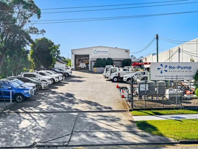 Warehouse for rent in Toombul, Queensland