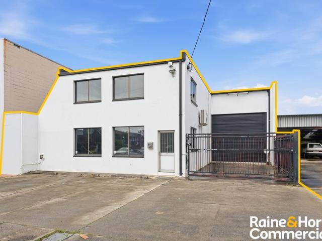 Warehouse for rent in Toombul, Queensland