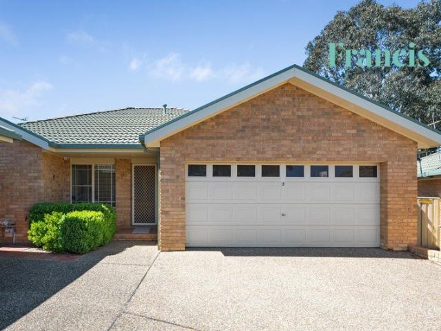 Townhouse for sale in Jerrabomberra, Queanbeyan