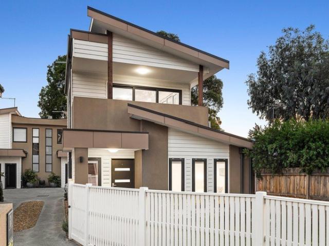 Townhouse for sale in Camerons Creek, Victoria