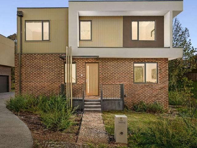 Townhouse for sale in Templestowe, Melbourne
