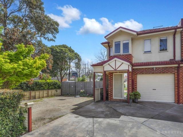 Townhouse for sale in Noble Park, Melbourne