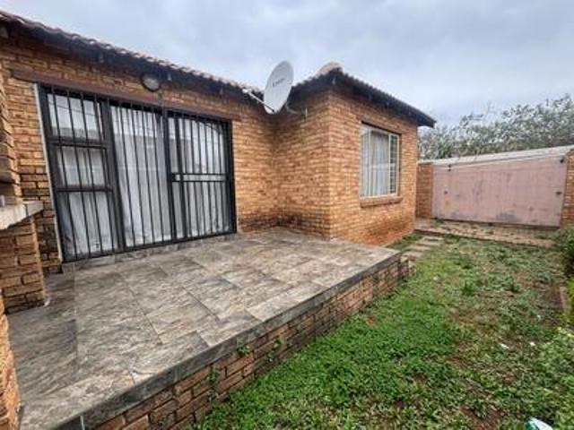 Townhouse for sale in Vosloorus, Gauteng