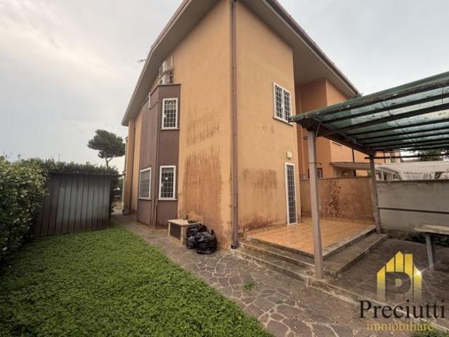 Villa Indipendente in vendita a Fregene, Roma Capitale