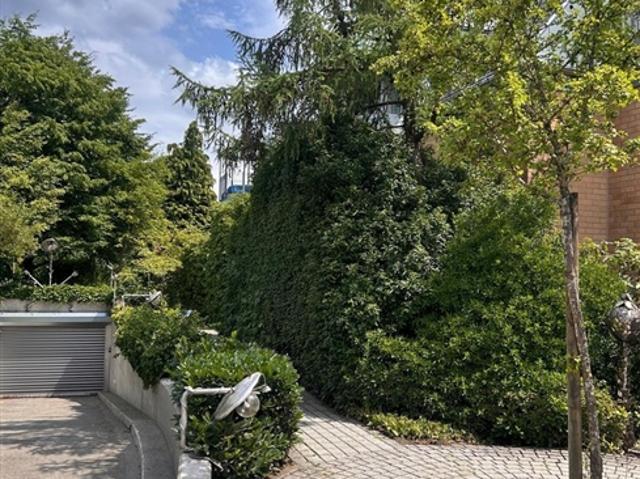 Garage mieten in Einigen, Zürich
