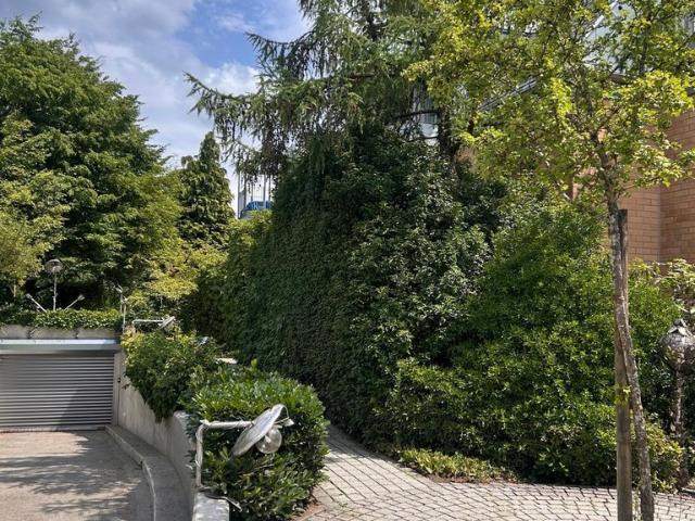 Garage mieten in Einigen, Zürich