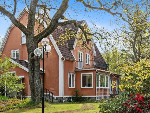 Villa till salu i Danderyd
