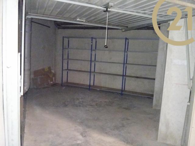 Garage vente à Arrondissement de Draguignan, Fréjus