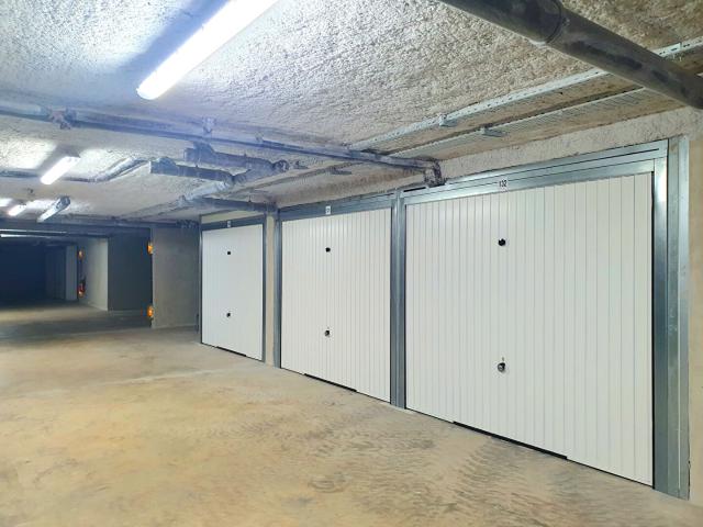Garage vente à Arrondissement de Draguignan, Fréjus