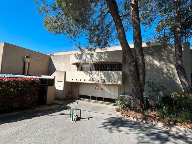 Garage vente à Arrondissement de Draguignan, Fréjus