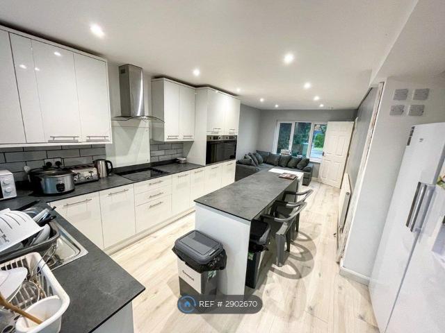 Room for rent in Walton Court, Aylesbury