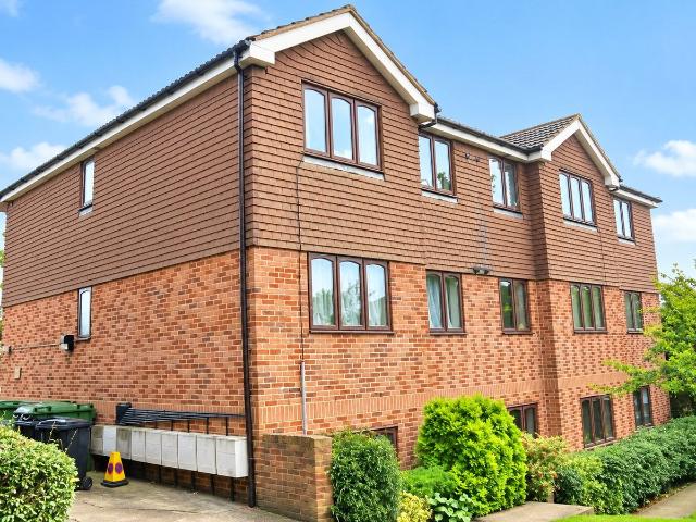Apartment for rent in Redhill, Reigate and Banstead
