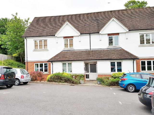 Apartment for rent in Redhill, Reigate and Banstead