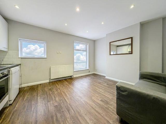 Apartment for rent in Putney Vale, Greater London