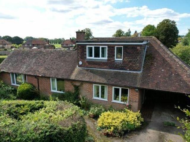 House for sale in Farnham, Waverley
