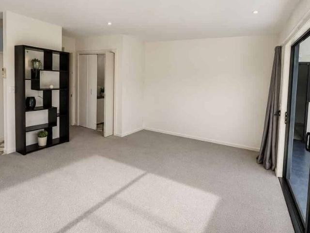 Townhouse for rent in Heathcote, Canterbury