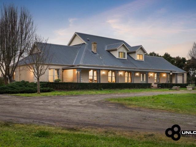 Cottage for sale in Camerons Creek, Victoria