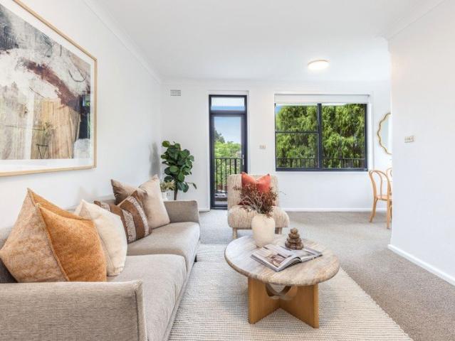 Apartment for sale in Lower North Shore, Sydney