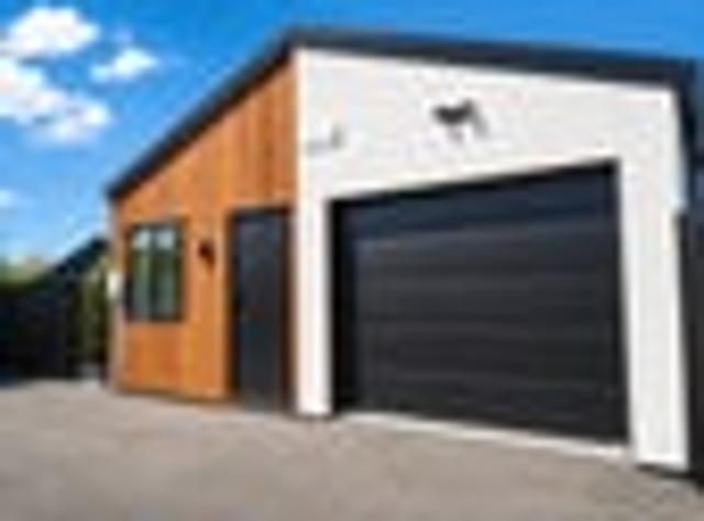 Townhouse for sale in Chaslands, Canterbury
