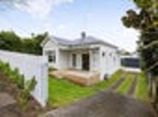 House for sale in Hamilton Central, Hamilton City