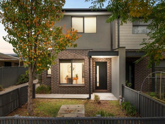 Townhouse for sale in Camerons Creek, Victoria