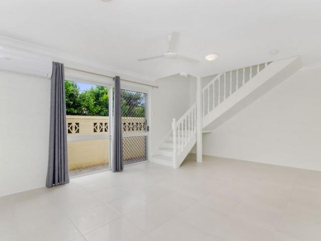 Townhouse for rent in Rosslea, Queensland