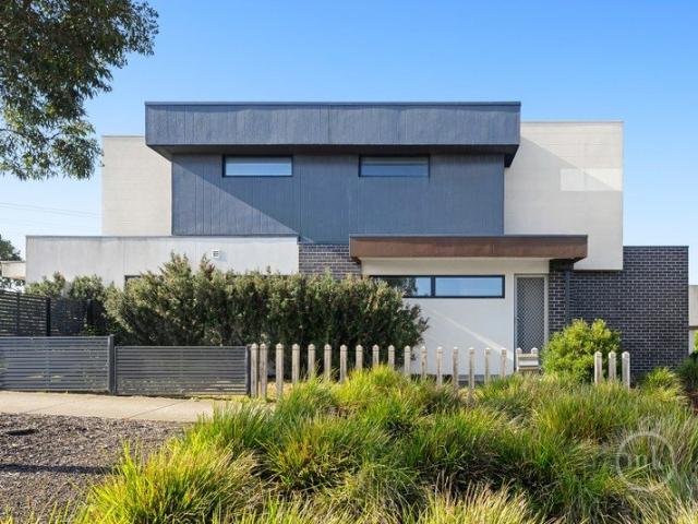 Townhouse for sale in Camerons Creek, Victoria