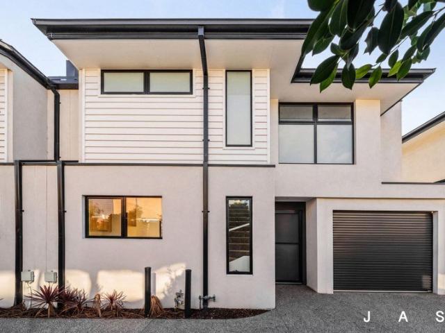Townhouse for sale in Camerons Creek, Victoria