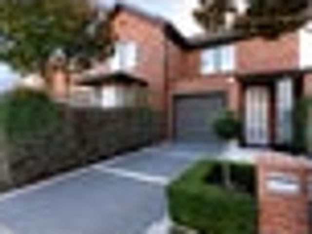 Townhouse for sale in Canterbury