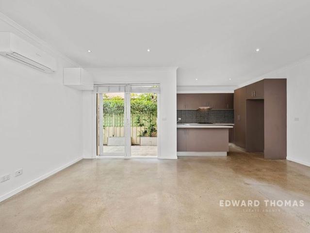 Townhouse for rent in Kensington, Melbourne