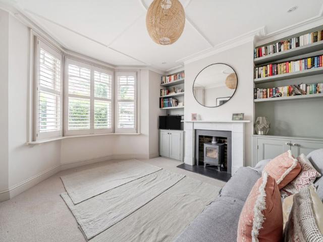 House for rent in Summerstown, Greater London