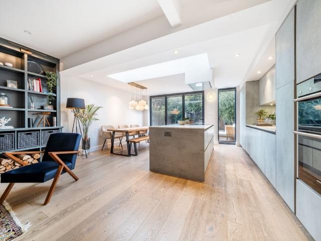 House for rent in Summerstown, Greater London