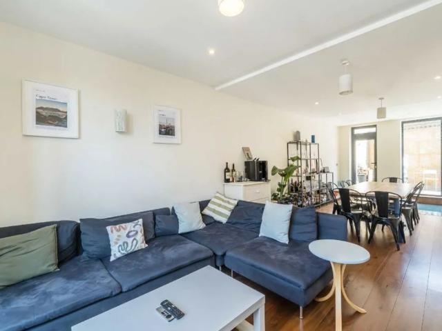 House for rent in Summerstown, Greater London