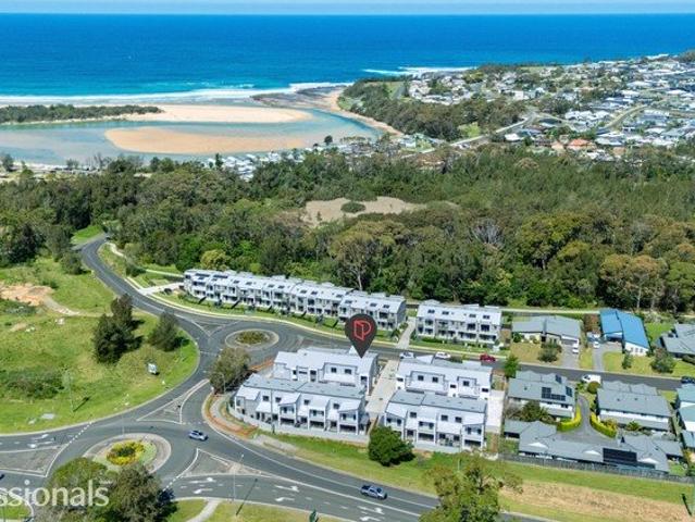 Townhouse for sale in Bungalow Park, Burrill Lake