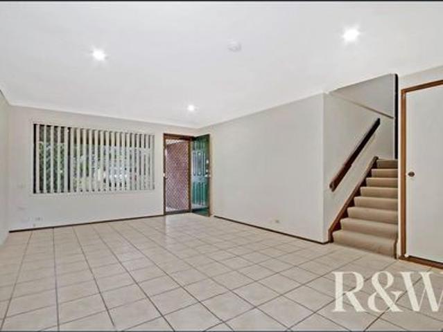 Townhouse for rent in Sydney, New South Wales