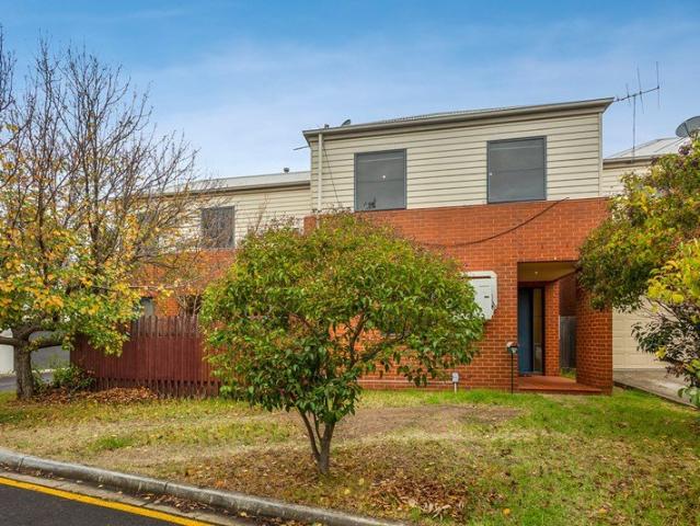 Townhouse for rent in Camerons Creek, Victoria
