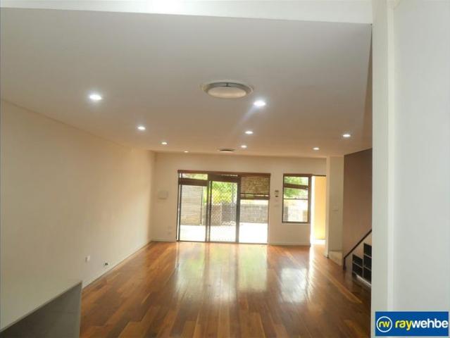 Townhouse for rent in Elizabeth Farm, Sydney